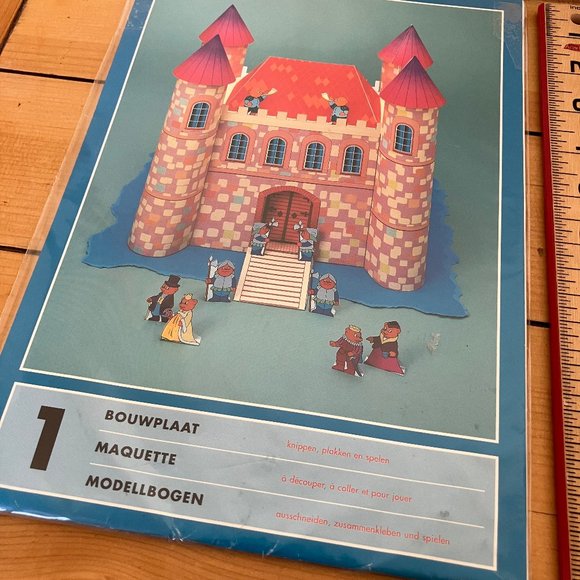 Hema Papercraft Medieval Castle Kit Teddy Bear Paper Dolls Vintage Dutch Crafts - Picture 2 of 3